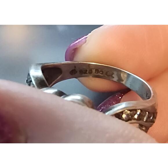 Elegant Sterling Silver Ring with Cubic Zirconia Gemstones Size US 7.5 - Picture 3 of 6